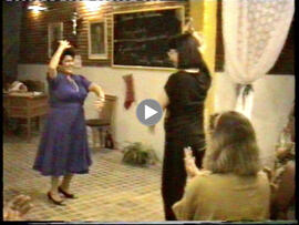 XIV Velá de San Diego. Convivencia vecinal comiendo, bebiendo, cantanto y bailando.  1991. Sevilla (España).