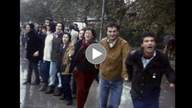 Manifestación frente al Consulado de Estados Unidos.1986. Sevilla (España).