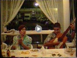 Ambiente de la caseta del bloque 7 durante la velá de San Diego de 1996. Sevilla (España).