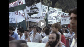 Manifestación jornaleros/as del campo andaluz en la Alameda de Hércules. Hacia 1980. Sevilla (España).