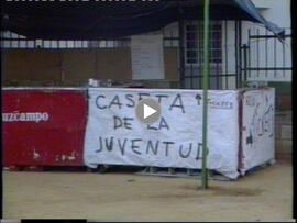 Preparativos de la Caseta de la Juventud para la velá de San Diego de 1991. Sevilla (España).